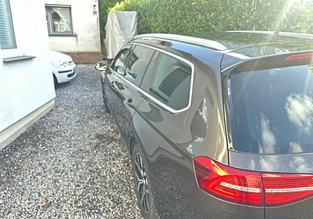 VW Passat Variant Volkswagen 2.0 TDI DSG Highline Variant ...