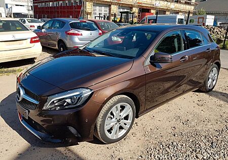 Mercedes-Benz A 200 *URBAN*LED*TEMP*SHZ*NAVI*KAMERA*PDC*KLIMA