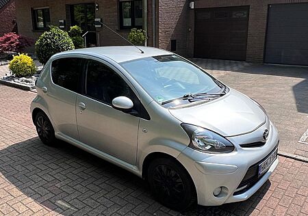 Toyota Aygo (X) Aygo (X) 1,0-l-VVT-i Connect Connect