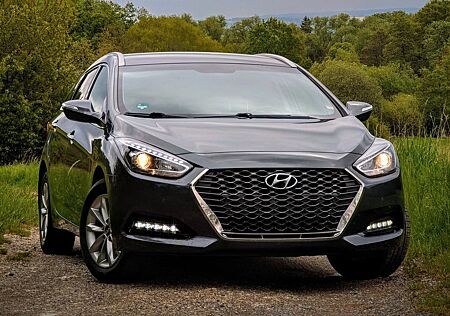 Hyundai i40 1.6 CRDi Space*2 J. Garantie*Navi*Kamera*AHK