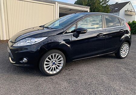 Ford Fiesta 1,25 Titanium Reifen+Service neu HU6/27