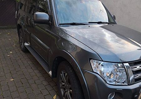 Mitsubishi Pajero 3,2 DI-D 4WD Instyle+ Automatik Instyle+