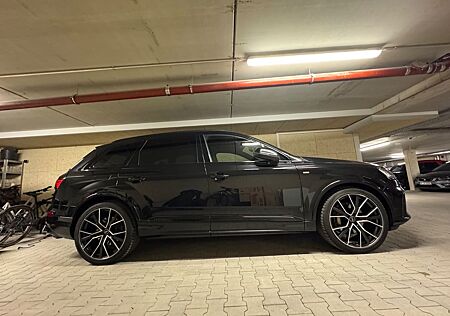 Audi Q7 55 TFSI Quattro S line, ALL BLACK, SOFTCLOSE