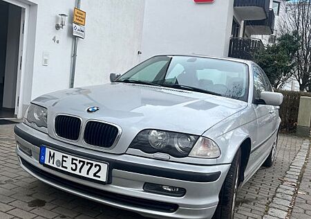 BMW 325xi -