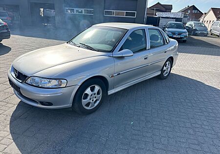 Opel Vectra 1.6 16V Edition 2000 Klima
