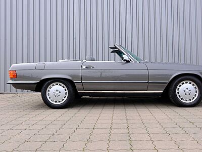 Mercedes-Benz SL 560 R107 vollständig restauriert bei Mercedes