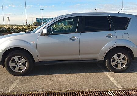 Mitsubishi Outlander 2.2 DI-D+ MIVEC Invite 4WD Invite