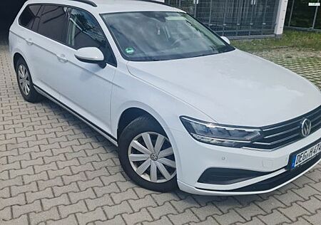 VW Passat Variant Volkswagen 2.0 TDI SCR Business Variant ...