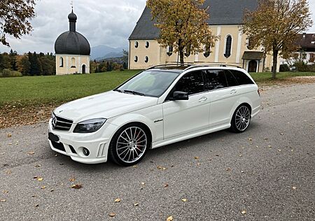 Mercedes-Benz C 63 AMG T-Modell Performance Package Plus