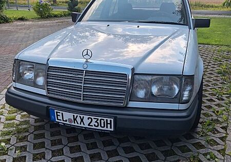 Mercedes-Benz 320 230e