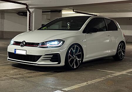 VW Golf Volkswagen 2.0 TSI DSG GTI Performance GTI Performance