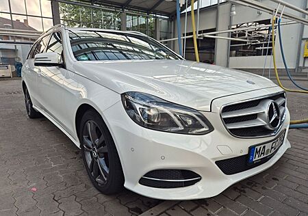 Mercedes-Benz E 220 BlueTEC BE T Edition AVANTG. Auto. Edi...