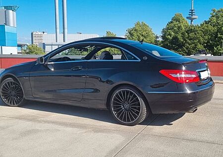 Mercedes-Benz E 350 Coupé BlueEFFICIENCY ELEGANCE EL...