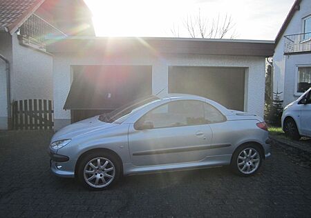 Peugeot 206 206CC 2.0 Platinum Klima/Leder/LM-Räder/TüV!!!
