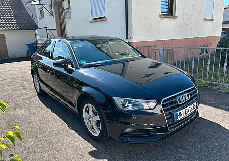 Audi A3 1.6 TDI Limousine TÜV Klima 17 Zoll Alufelgen