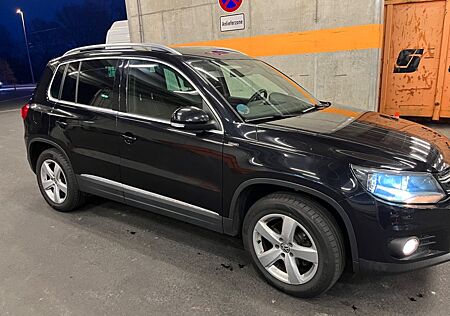 VW Tiguan Volkswagen 2.0 TDI DSG LOUNGE 4M AHK TÜV