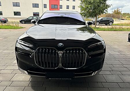 BMW 740 d xDrive MSport Iconic Glow Standhzg Sitzlüf