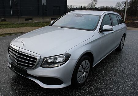 Mercedes-Benz E 220 d T 9G Tronic 1.HD+CarPlay+Dynamic+el. Heckk+Kam
