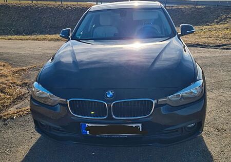 BMW 320d xDrive Touring Advantage