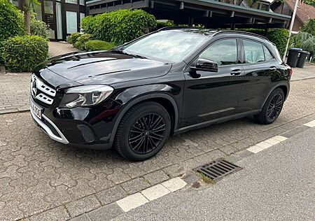 Mercedes-Benz GLA 180 -