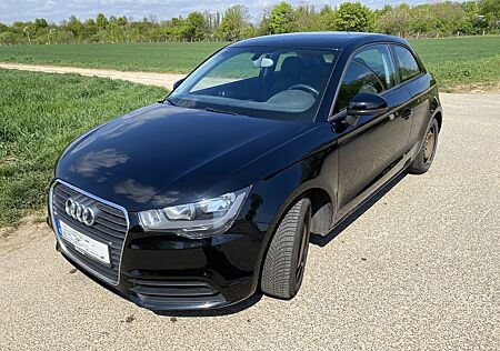 Audi A1 1.2 TFSI Attraction, S Line Alufelgen, 8 fach