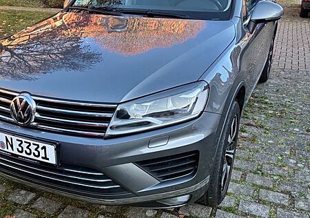 VW Touareg Volkswagen 3.0 V6 TDI 262 PS Luftfederung Panorama