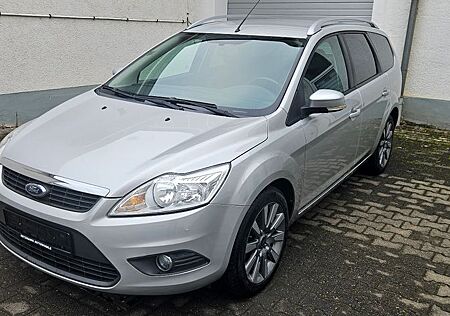 Ford Focus Turnier 1.6 Silver Magic/ 2 Hd./ Leder