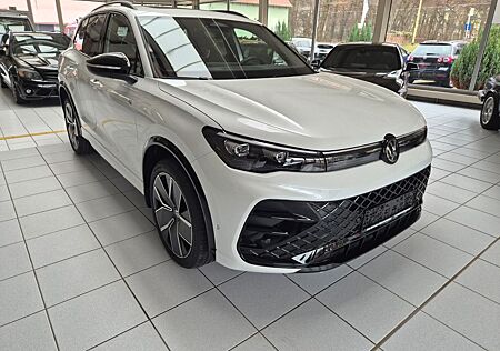 VW Tiguan Volkswagen 4Motion R-Line LED/AHK/PANO/ACC/UVM.