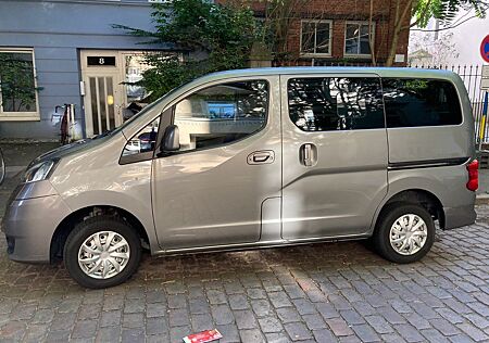 Nissan NV200 , Minicamper mit Bettgestell