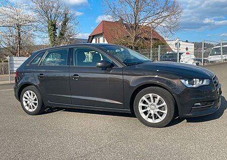 Audi A3 Sportback 1.6 TDI Navi*Kliaut*PDC*SHZ*MFL*Alu