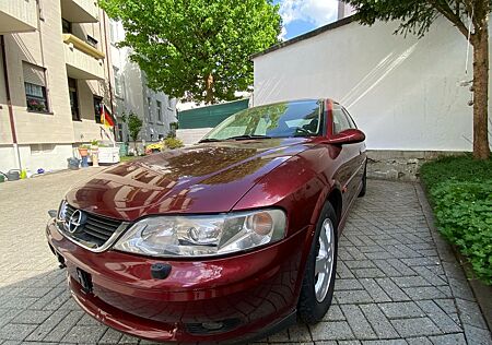 Opel Vectra B Caravan mit 2.2 Liter Motor Modell J96