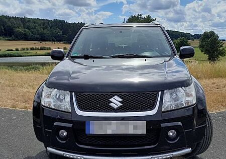 Suzuki Grand Vitara 1.9 DDiS Black and White