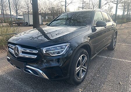 Mercedes-Benz GLC 300 9G-tr AMG Int/Distr/AHK/18"/17"WR/1.Hd.