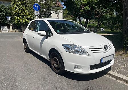 Toyota Auris 1,6-l-Valvematic Travel Travel