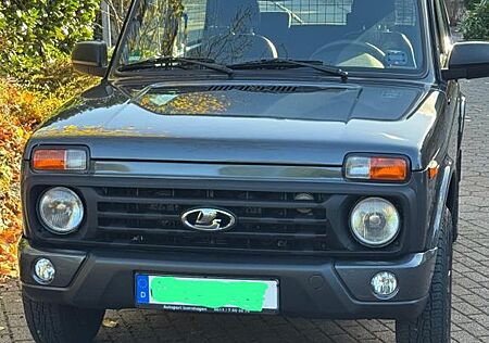 Lada Niva Urban4x4, Mike Sanders, Klima, AHK, Alu