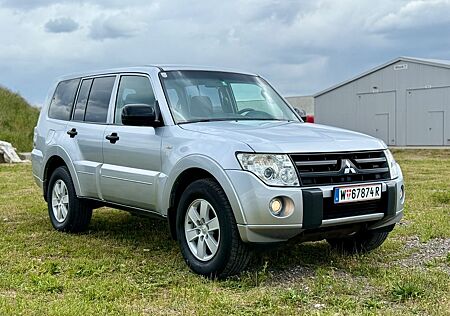 Mitsubishi Pajero 3,2 DI-D 4WD Inform Inform
