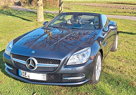 Mercedes-Benz SLK 200 BlueEFFICIENCY -