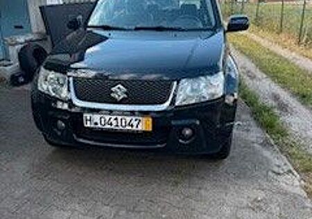 Suzuki Grand Vitara 1.6 Black and White Black and White