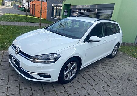 VW Golf Volkswagen AUTOM/ALCANTARA/ACC/PDC VO+HI/SHZ/8-FACH