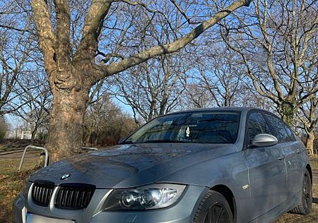 BMW 320i -