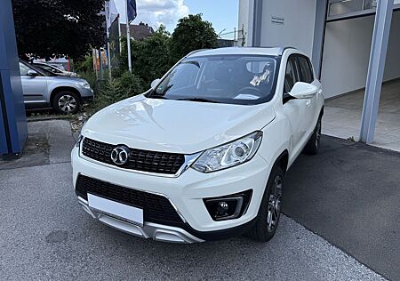 BAIC Senova X35 Automatik Panoramadach 8fach bereift