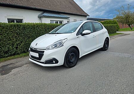 Peugeot 208 Signature