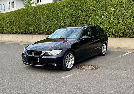 BMW 320i touring - PANO, SHZ, NAVI, PDC, TEMPOMAT