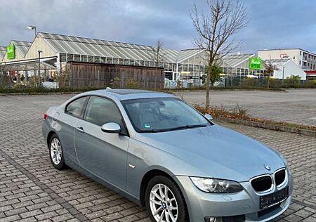 BMW 320i Coupe TÜV 02.2026 PANO