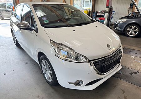 Peugeot 208 Style *1.Hand*Navi*SHZ*AHK*