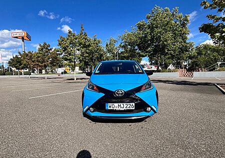 Toyota Aygo (X) Aygo (X) 1,0-l-VVT-i x-City x-shift x-clusiv