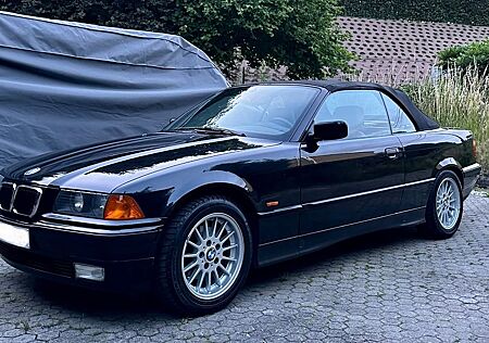 BMW 318i Cabrio Exclusiv Edition