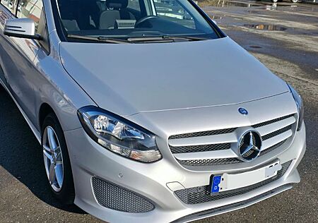 Mercedes-Benz B 180 -