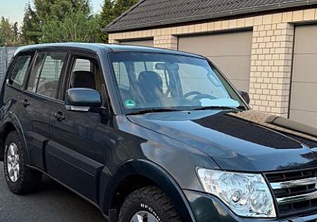 Mitsubishi Pajero 3,2 DI-D 4WD -V80 Montero
