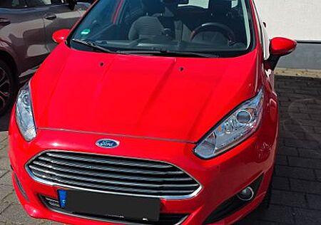 Ford Fiesta Titanium 1.6 TDCi 95 PS TÜV neu